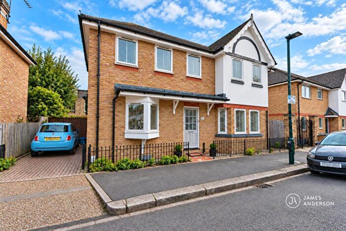 3 Bedroom Detached House For Sale In Avenue Gardens, East Sheen, SW14