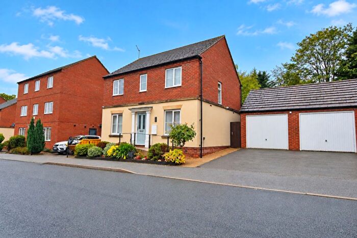 4 Bedroom Detached House For Sale In Hedgerow Lane, Northampton, NN3