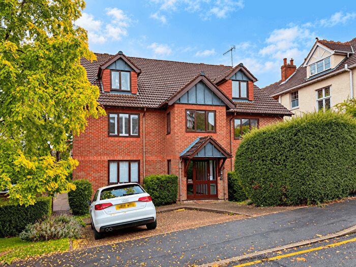 2 Bedroom Flat To Rent In Park View Road, Berkhamsted, HP4
