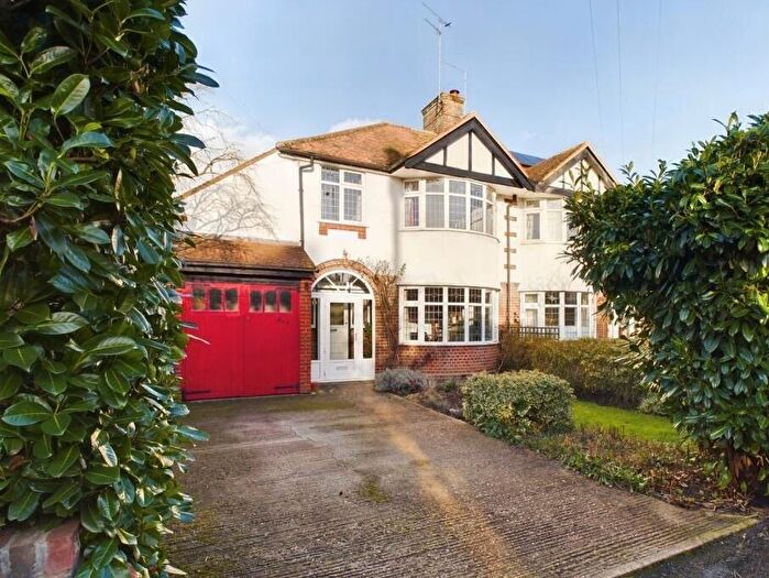 3 Bedroom Semi-Detached House To Rent In Tring Road, Aylesbury, HP20