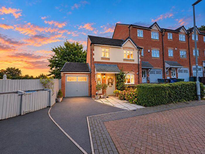 3 Bedroom Town House For Sale In Redhill Court, Barnsley, S75