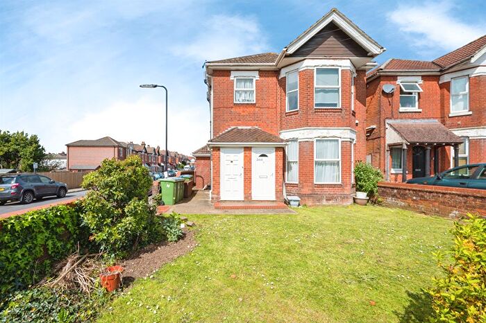 1 Bedroom Maisonette For Sale In Winchester Road, Southampton, SO16