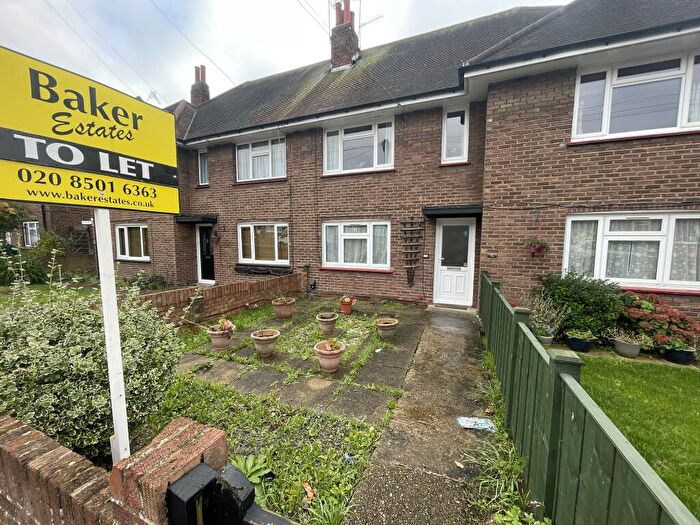2 Bedroom Ground Maisonette To Rent In Chelmsford Avenue, Romford, Havering, RM5