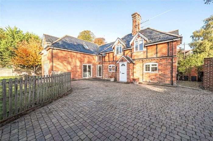 6 Bedroom Detached House For Sale In Bath Road, Marlborough, Wiltshire, SN8