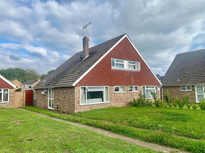 3 Bedroom Semi-Detached House To Rent In Drakes Avenue, Devizes, SN10