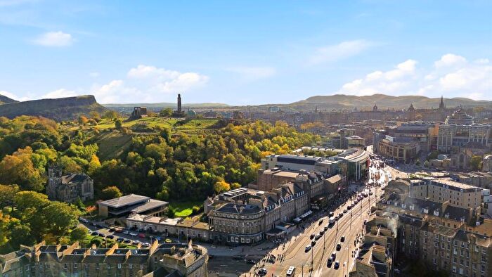 2 Bedroom Apartment For Sale In Baxter's Place, Edinburgh, Midlothian, EH1