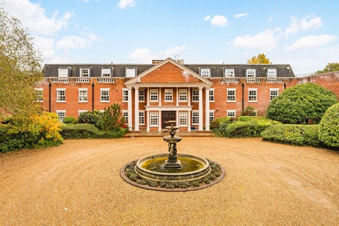 2 Bedroom Flat To Rent In Molesey Park Road, East Molesey, KT8