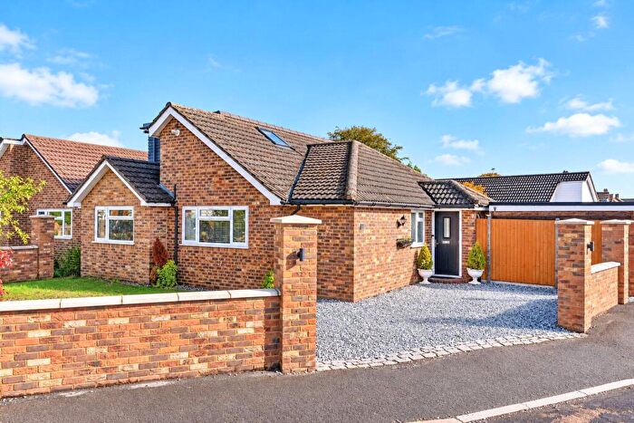 5 Bedroom Bungalow For Sale In Meadow Way, Addlestone, KT15