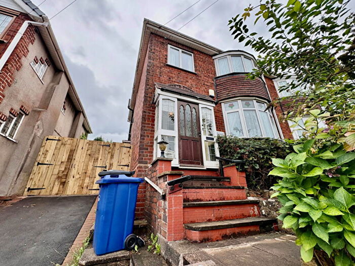 3 Bedroom Semi-Detached House To Rent In Stourbridge Road, Dudley, DY1