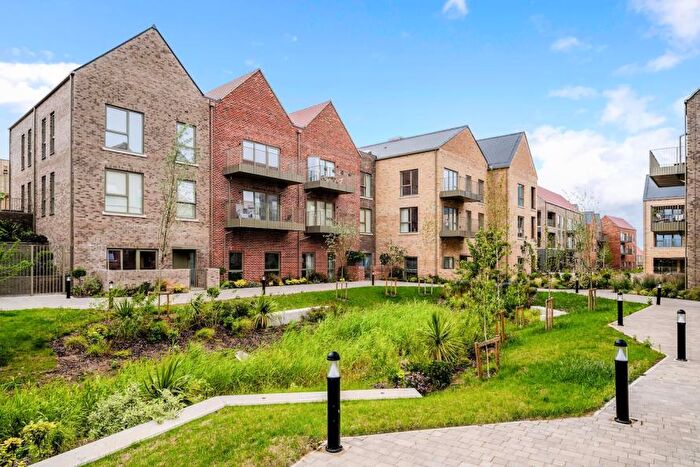 2 Bedroom Apartment For Sale In Newmarket Road, Cambridge, CB5
