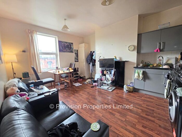 3 Bedroom Flat To Rent In Regent Park Terrace, Hyde Leeds, LS6