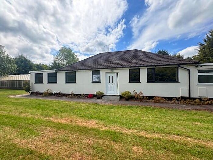 3 Bedroom Bungalow To Rent In Meadow View, Hob Lane, CV8