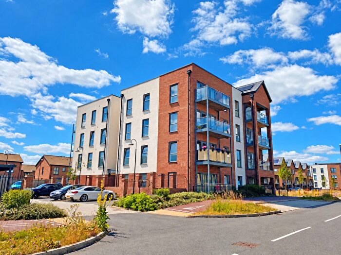 2 Bedroom Apartment To Rent In Pascal Mews, Oakgrove, MK10