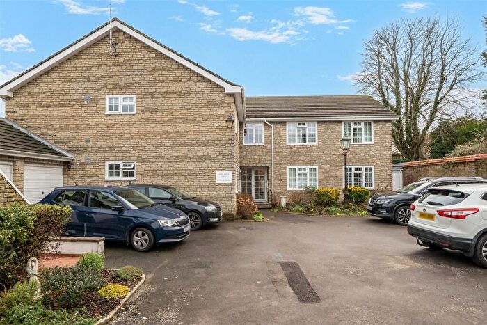 2 Bedroom Flat For Sale In Pound Lane, Dorchester, DT1