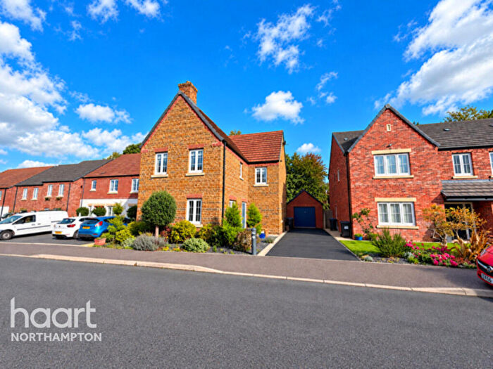 4 Bedroom Detached House For Sale In Nightingale Drive, Northampton, NN3