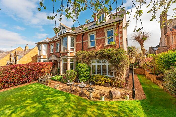 8 Bedroom Semi-Detached House For Sale In Tewkesbury Road, Stow On The Wold, GL54