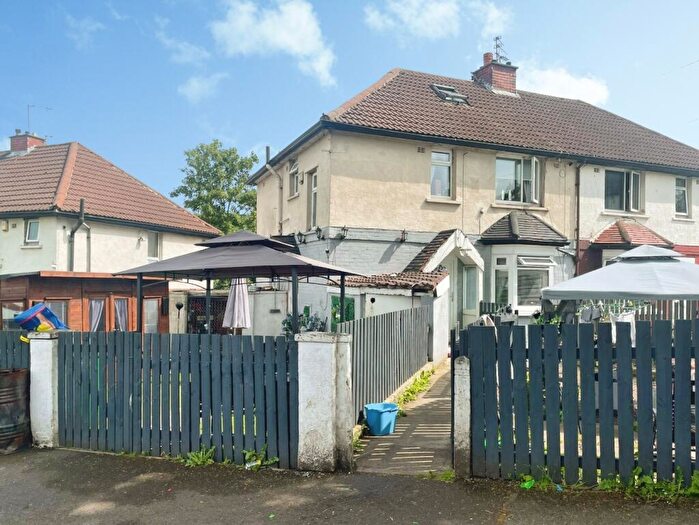 3 Bedroom Semi-Detached House For Sale In Damon Avenue Bradford, BD10