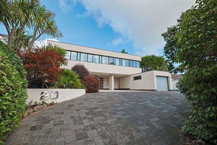 4 Bedroom Detached House For Sale In Brynau Drive, Mayals, Swansea, SA3