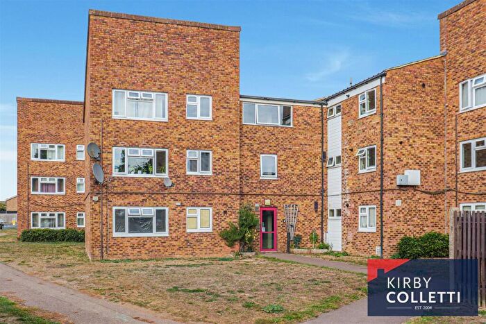 2 Bedroom Flat For Sale In Rowan Drive, Turnford, EN10