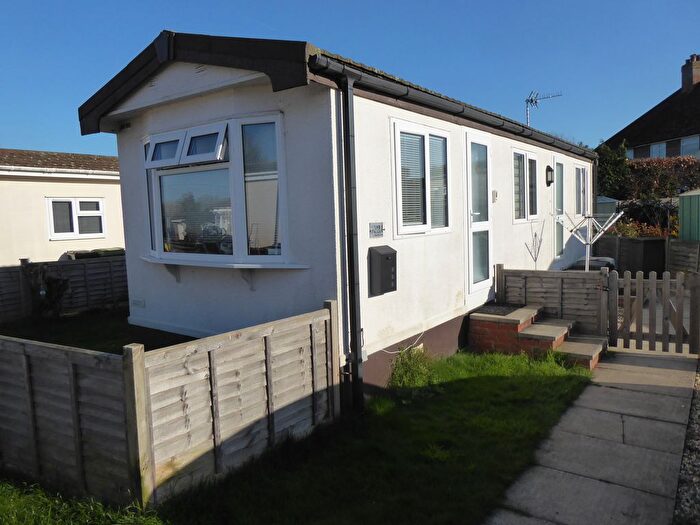 1 Bedroom Mobile/park Home For Sale In Meadow Park, Sherfield-On-Loddon, Basingstoke, RG27