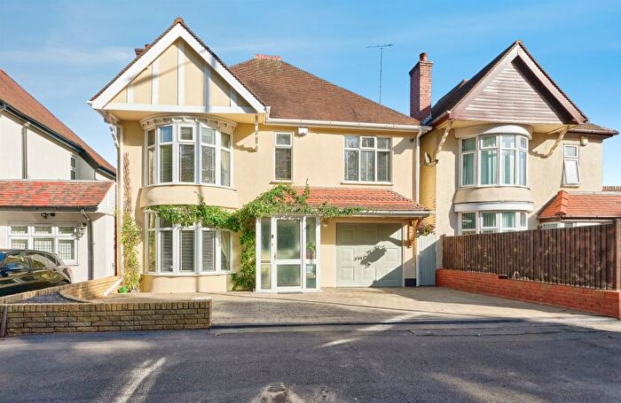 4 Bedroom Detached House For Sale In Compton Road, Compton, Wolverhampton, WV3