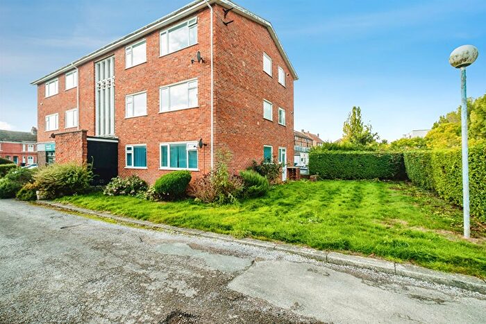 2 Bedroom Flat For Sale In Goring Road, Goring-By-Sea, Worthing, BN12
