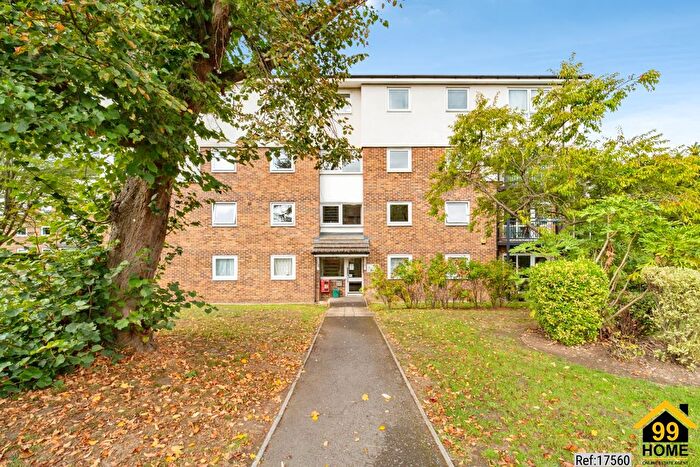 2 Bedroom Flat For Sale In Keith Park Road, Uxbridge, UB10