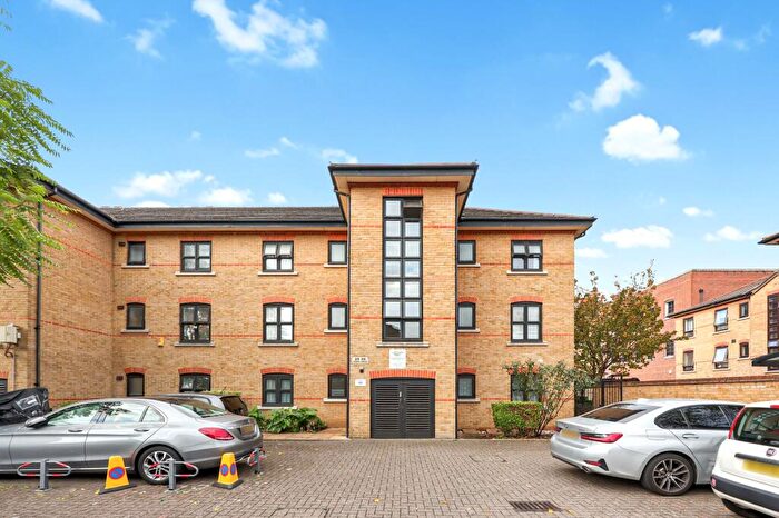 1 Bedroom Flat For Sale In Victoria Street, London, E15