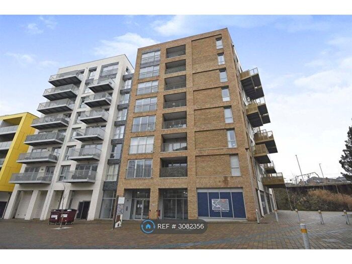 2 Bedroom Flat To Rent In Cunard Square, Chelmsford, CM1