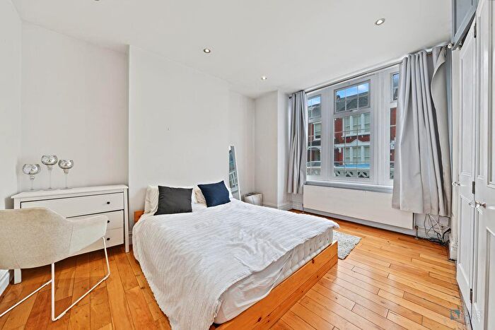 2 Bedroom Flat For Sale In Hazelbourne Road, London, SW12