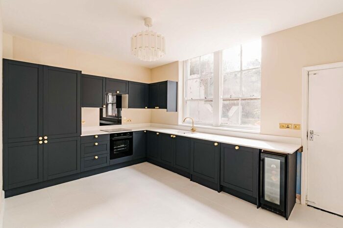 4 Bedroom Flat To Rent In King Edward's Road, London, E9