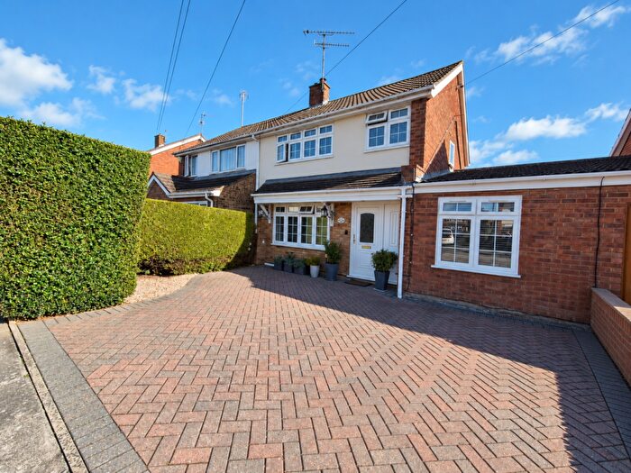 4 Bedroom Semi-Detached House For Sale In Bosmore Road, Luton, Bedfordshire, LU3
