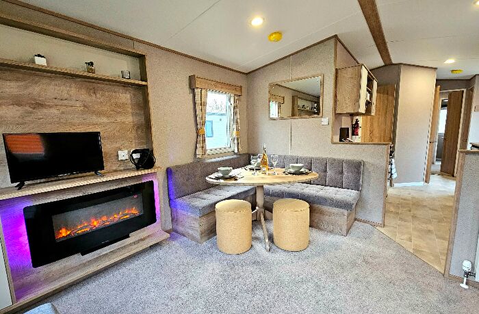 2 Bedroom Mobile/park Home For Sale In Llanrug, Caernarfon, LL55