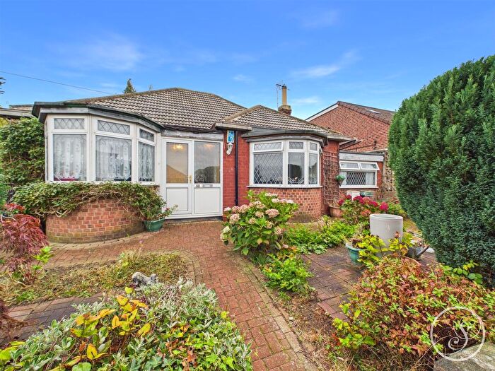 2 Bedroom Bungalow For Sale In Lulworth Avenue, Leeds, LS15