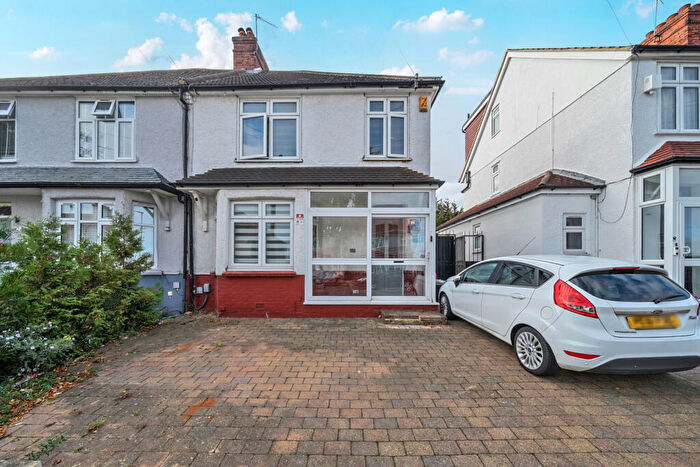3 Bedroom Semi-Detached House For Sale In Thornhill Avenue, London, SE18