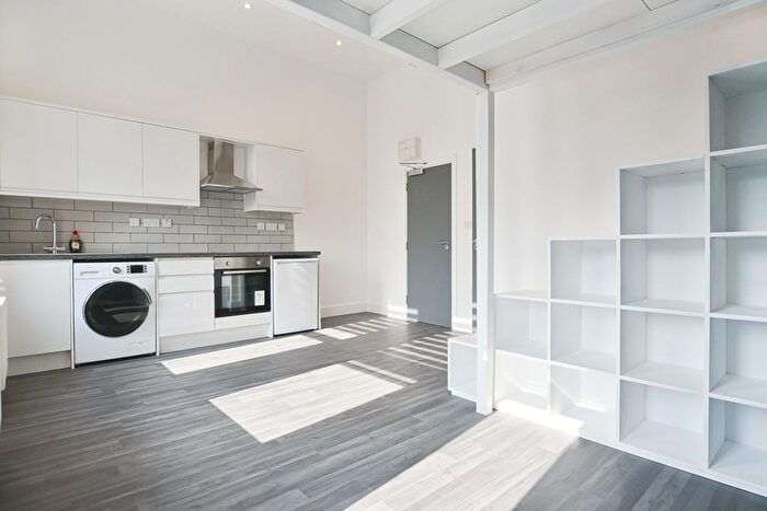 Studio To Rent In Stamford Hill, London, N16