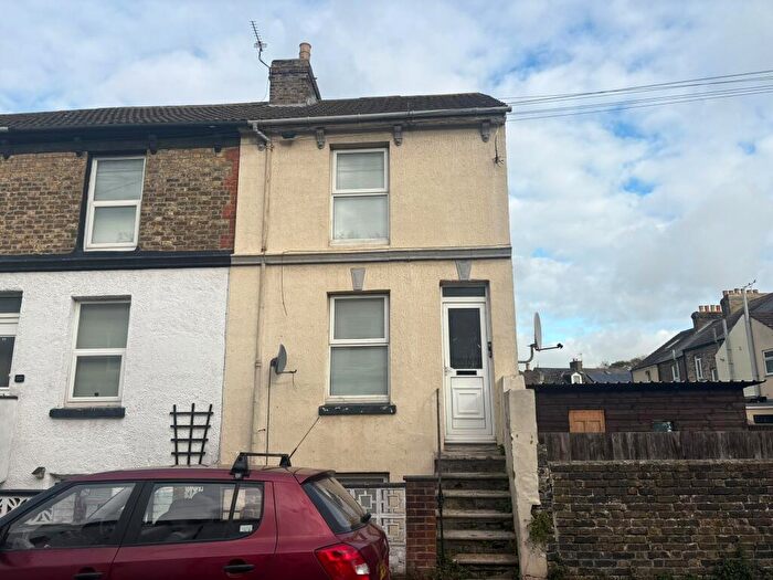 4 Bedroom End Of Terrace House To Rent In Oswald Road, Dover, CT17