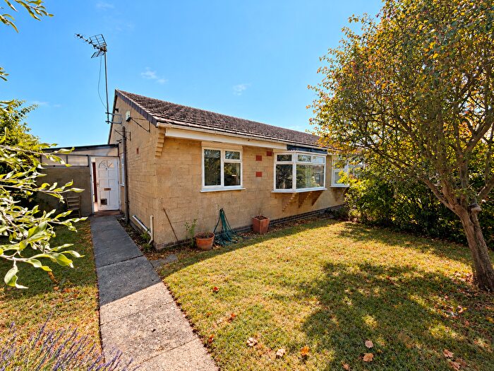2 Bedroom Semi-Detached Bungalow For Sale In Arun Close, Gillingham, SP8