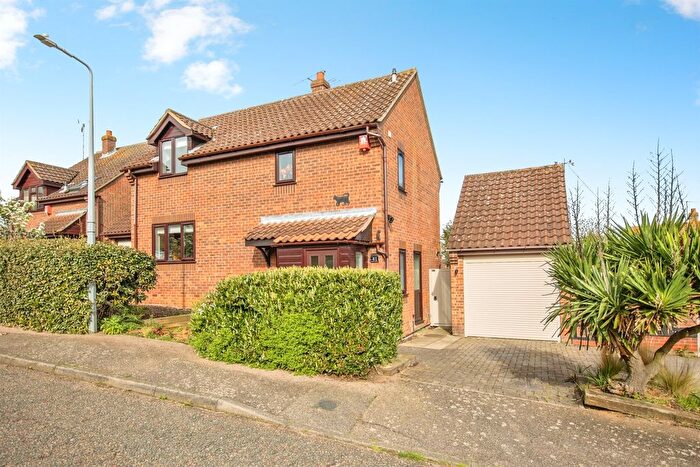 3 Bedroom Detached House For Sale In Grantham Crescent, Ipswich, IP2