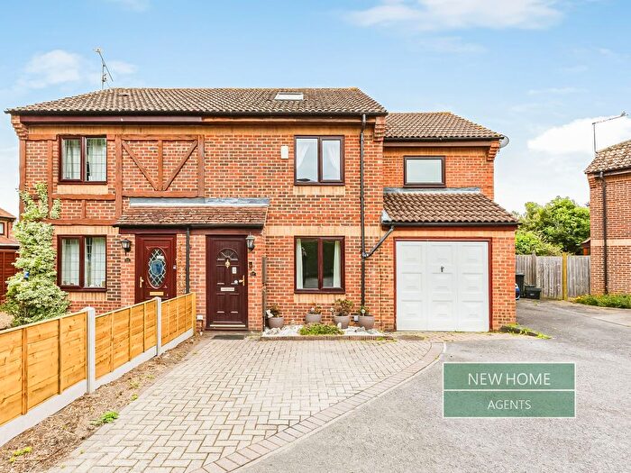 4 Bedroom Semi-Detached House For Sale In Larchside Close, Spencers Wood, Reading, RG7