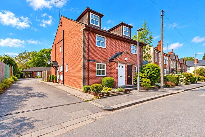 2 Bedroom Maisonette For Sale In Tidmarsh Street, Reading, Berkshire, RG30