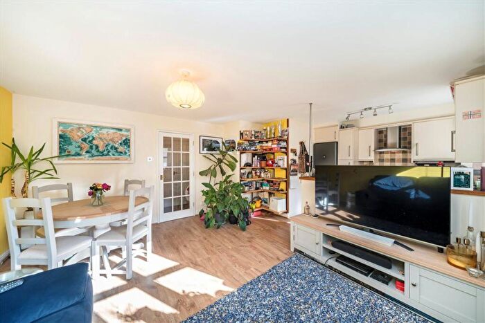 2 Bedroom Flat For Sale In Glaisher Street, Deptford, SE8