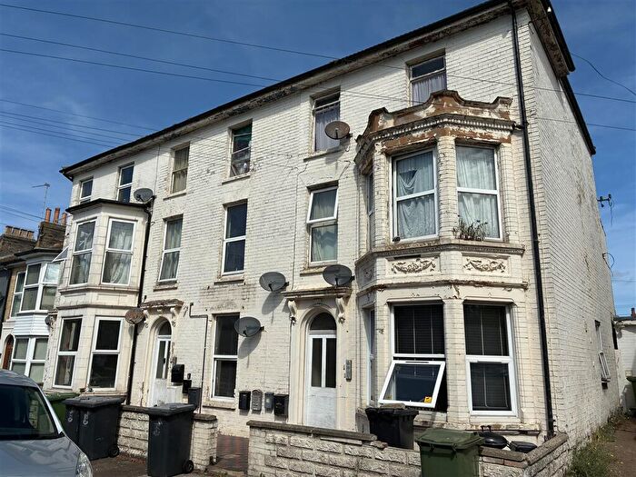 2 Bedroom Apartment For Sale In Queens Court, Great Yarmouth, NR30