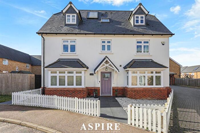 6 Bedroom Detached House For Sale In Nursery Drive, Hawkwell, Hockley, SS5