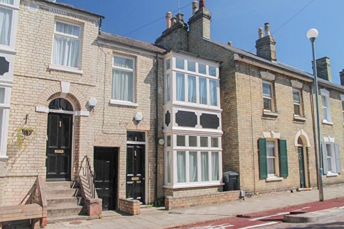 2 Bedroom Terraced House To Rent In Bateman Street, Cambridge, CB2