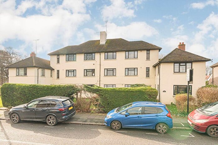 2 Bedroom Flat For Sale In Amhurst Gardens, Isleworth, TW7