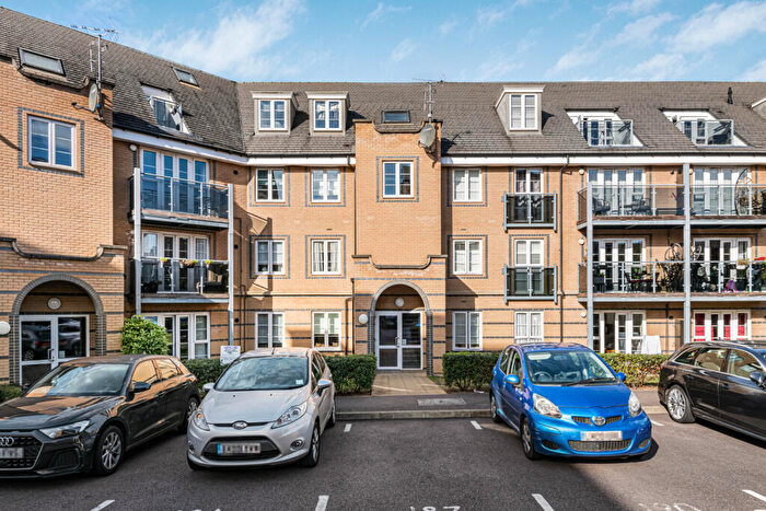 1 Bedroom Penthouse For Sale In Hillside Court, Constables Way, Hertford, SG13