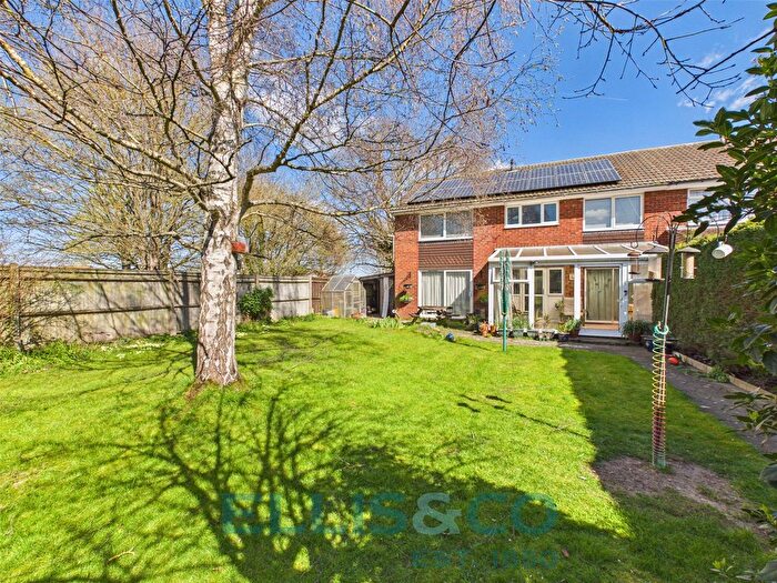 4 Bedroom Semi-Detached House For Sale In Brantingham Close, Tonbridge, Kent, TN9