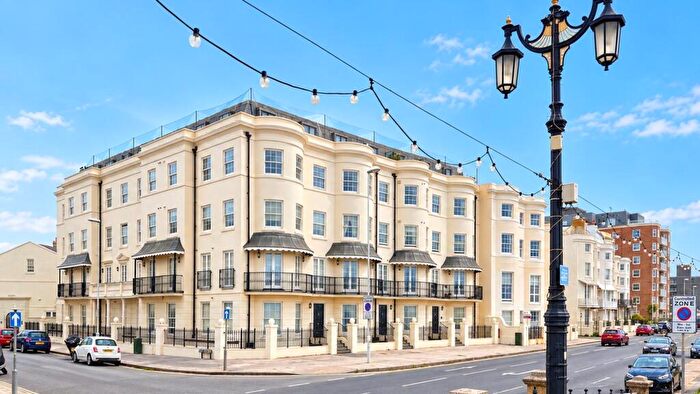 2 Bedroom Flat For Sale In Marine Parade, Worthing, BN11