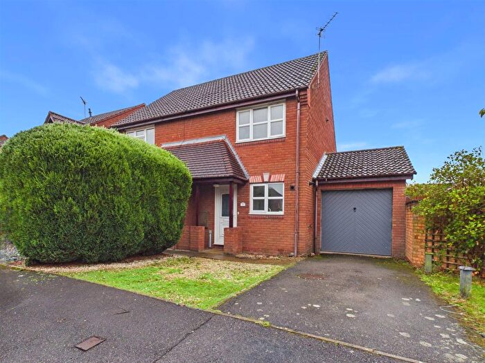 2 Bedroom Semi-Detached House To Rent In Exbury Way, Nuneaton, CV11